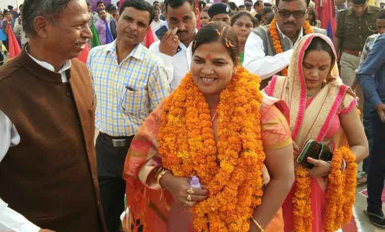 बदायूं: जिला पंचायत अध्यक्ष मधु चंद्रा के खिलाफ अविश्वास प्रस्ताव