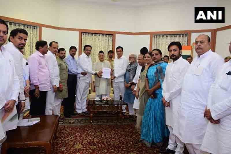 महाराष्ट्र:  और कड़े हुए शिवसेना के तेवर, राज्यपाल से मिलने पहुंचे कांग्रेस-एनसीपी नेता