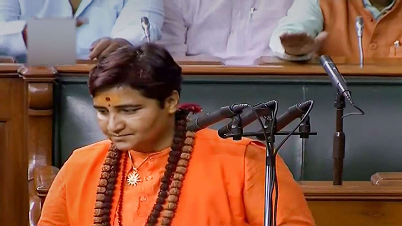 गोडसे पर अपने बयान के लिए साध्वी प्रज्ञा ने दोबारा मांगी माफ़ी, अपने बयान पर कायम हैं राहुल