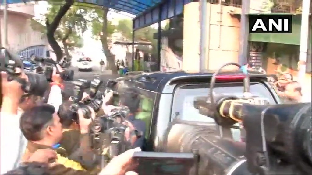 पी चिदंबरम से मिलने तिहाड़ जेल पहुंचे राहुल और प्रियंका