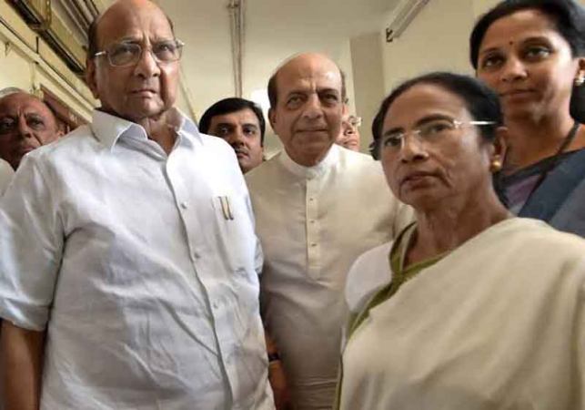ममता-पवार में फिर हुई बात, बीजेपी के खिलाफ विपक्ष को एकजुट करेंगे पवार