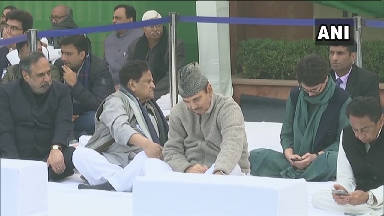 नागरिकता संशोधन एक्ट के खिलाफ राजघाट पर कांग्रेस का सत्याग्रह