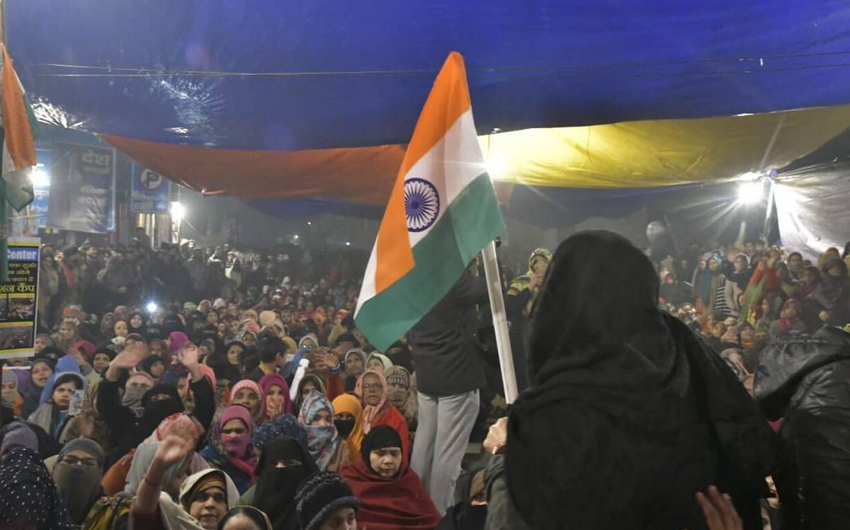 शाहीन बाग़ में प्रदर्शन जारी, कश्मीरी पंडित पहुंचे, पूर्व एसीपी ने दर्ज कराई रिपोर्ट