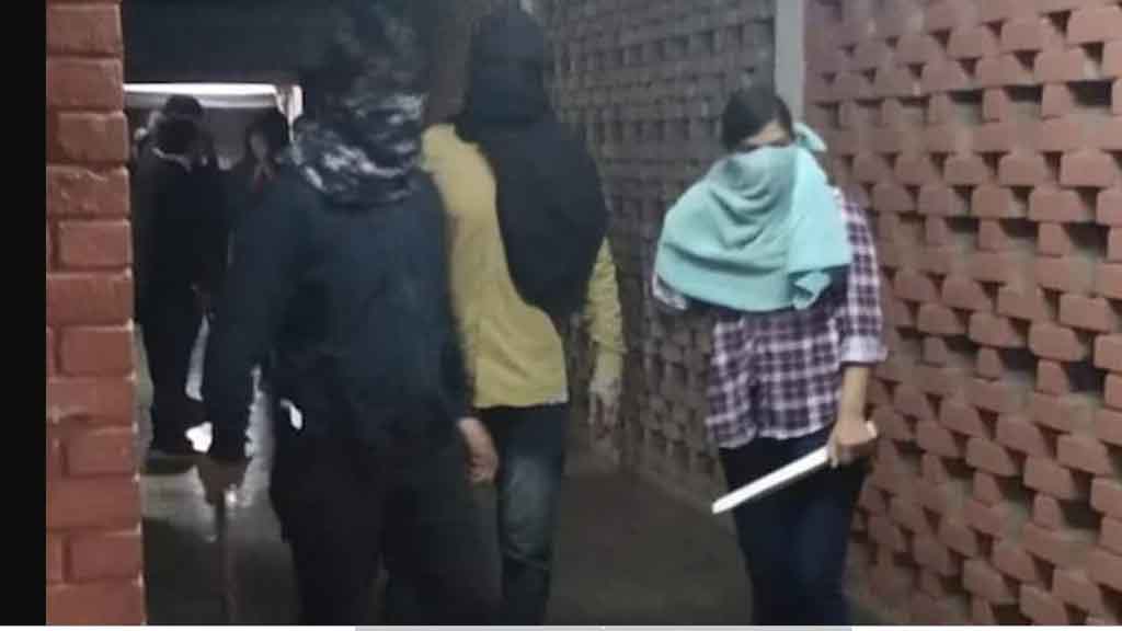 ब्रेकिंग: जेएनयू छात्रसंघ अध्यक्ष पर नकाबपोशों का हमला, 9 बजे पुलिस मुख्यालय पर होगा प्रदर्शन