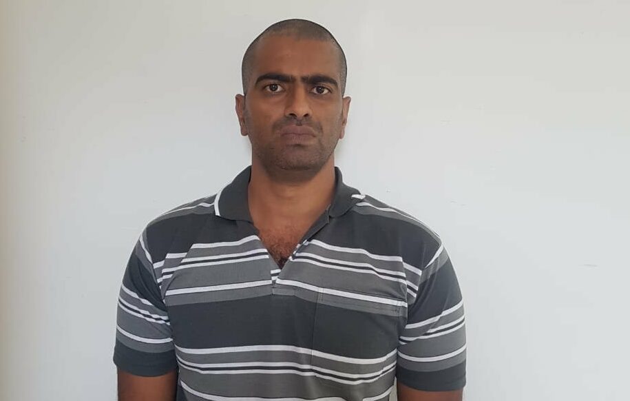 आदित्य राव ने रखा था एयरपोर्ट पर विस्फोटक, पुलिस के सामने किया सरेंडर