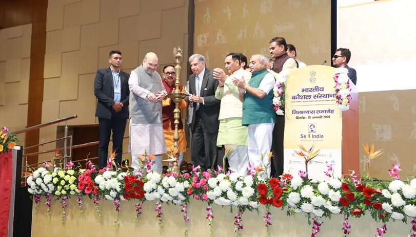 नौकरियों की कमी: अमित शाह ने कांग्रेस का नाम लेकर बढ़ती बेरोज़गारी से पल्ला झाड़ा