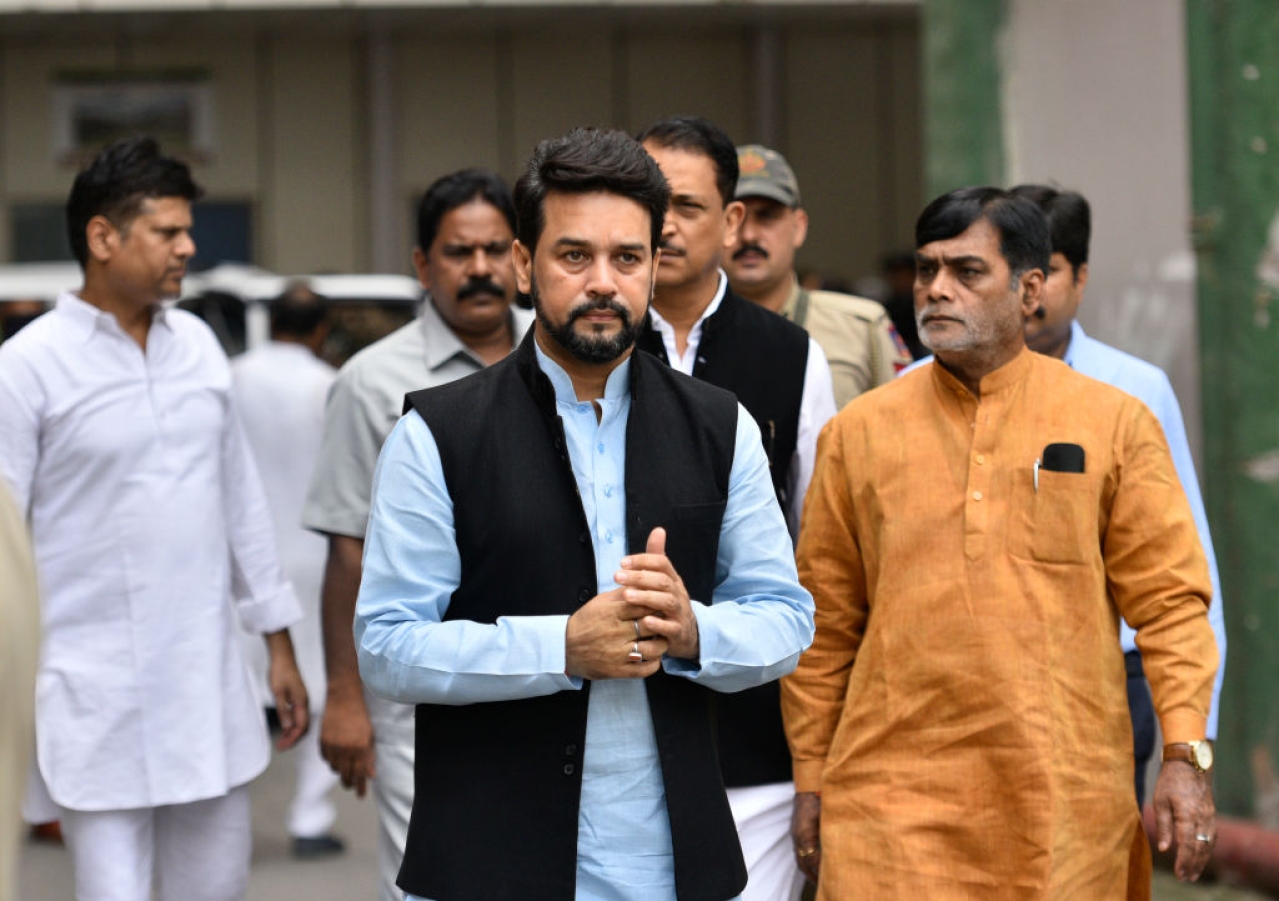 मंत्री बनते समय ली थी संविधान की शपथ, अब लगवाए ऐसे भड़काऊ नारे