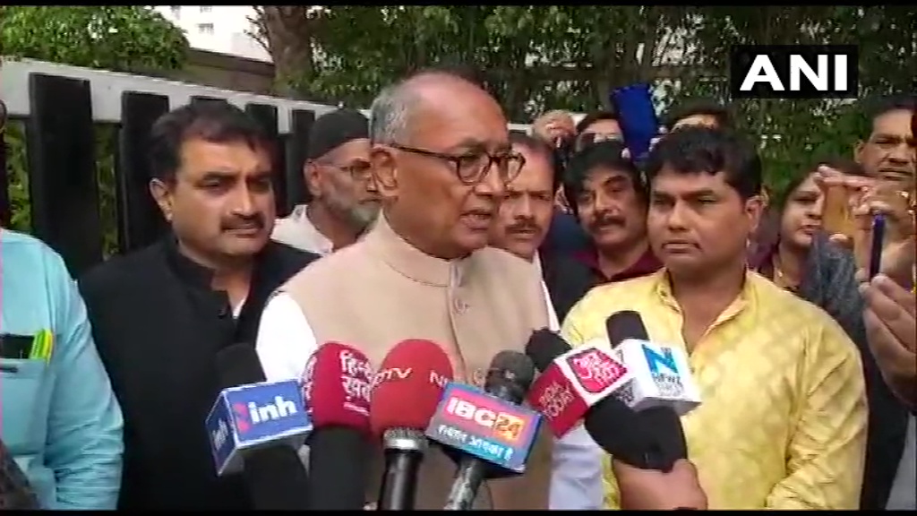 ज़ाकिर नाईक के दावों पर दिग्विजय ने पीएम मोदी- अमित शाह को घेरा