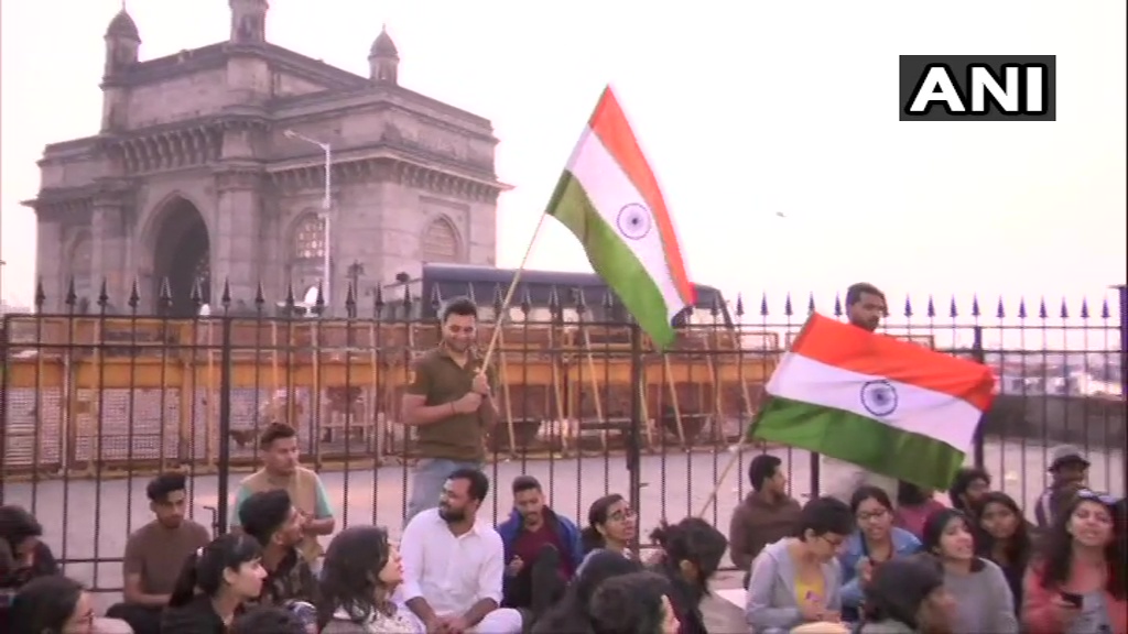 जेएनयू हमले के विरोध में देशभर में प्रदर्शन, जामिया – एएमयू – FTII सड़क पर उतरे