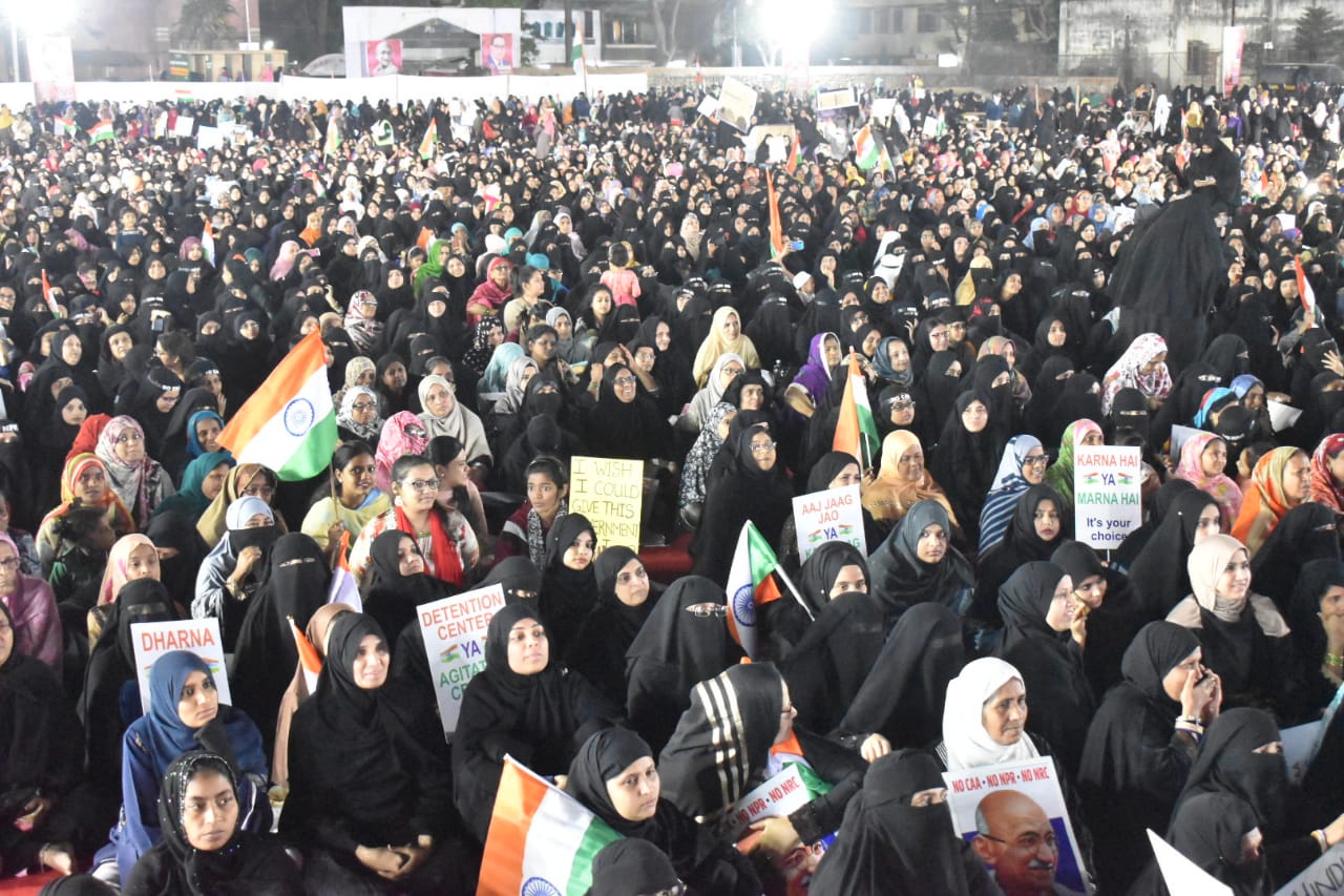 सीएए के खिलाफ प्रदर्शन जारी, शाहीन बाग़ में पुलिस की अपील, लखनऊ में पुलिस वापस लौटी