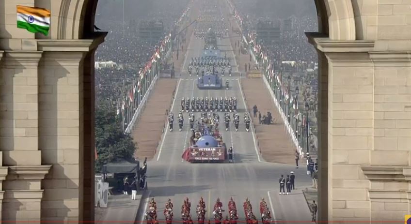 देशभर में 71वे गणतंत्र दिवस की धूम, राजपथ पर सैन्य ताकत का प्रदर्शन