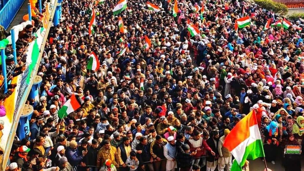 गणतंत्र दिवस: सीएए के खिलाफ प्रदर्शन थमे, देशभक्ति के नारो और राष्ट्रगान से बदली फ़िज़ा