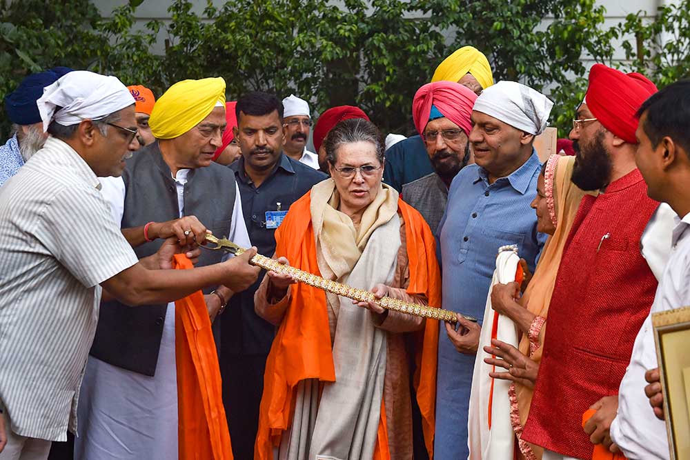 आप के 15 विधायक होंगे कांग्रेस में शामिल, सोनिया की मुहर का इंतज़ार