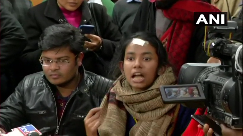 जेएनयू मामला: दिल्ली पुलिस ने बताई अलग थ्योरी, नकाबपोशों पर खामोशी