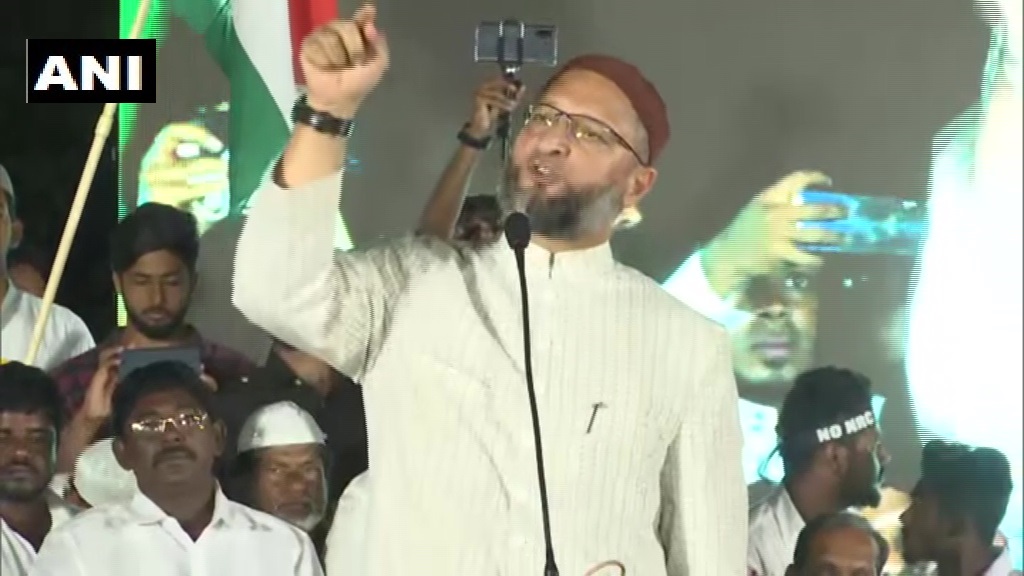 ओवैसी बोले ‘नागरिकता कानून पर पीएम मोदी बोल रहे झूठ’