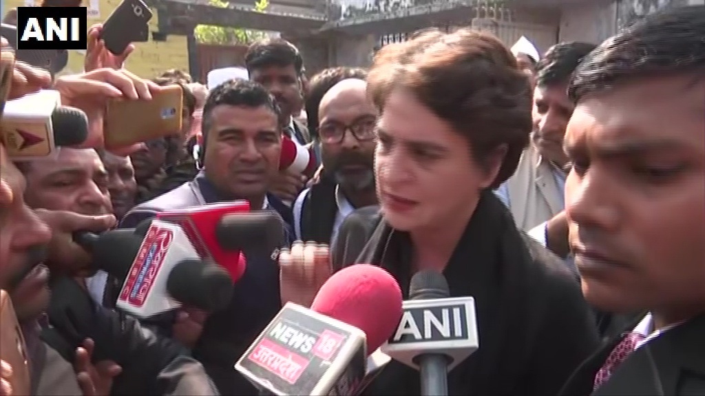 आज़मगढ़ में सीएए प्रदर्शनकारियों से मिलीं प्रियंका गांधी