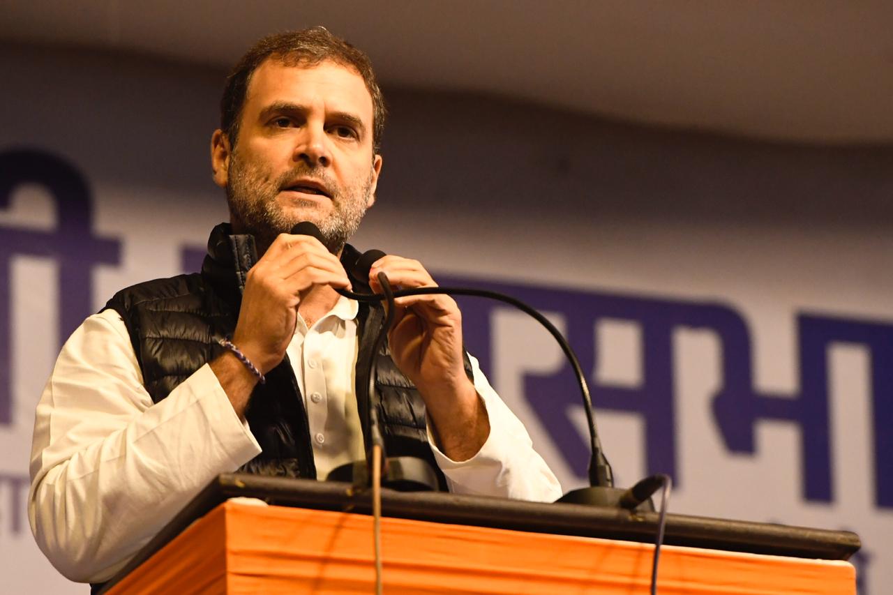 मोदी सरकार सब कुछ बेचने में लगी है, शायद ताजमहल भी बेच दे: राहुल