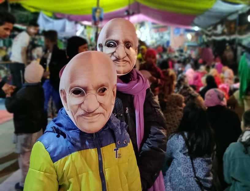 शाहीन बाग़ में बढ़ी प्रदर्शनकारियों की तादाद, पंजाब से बड़ी तादाद में पहुंचे सिख महिला, पुरुष