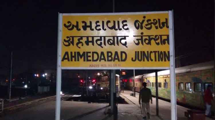 अहमदाबाद: दीवार लगाने से नहीं बनी बात तो नगर निगम ने भेजा 45 झुग्गियों को नोटिस