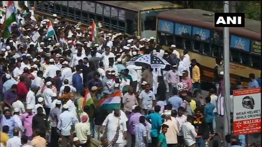नागरिकता कानून के खिलाफ सचिवालय के बाहर बड़ा प्रदर्शन