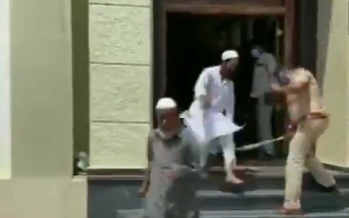 Video: Police thrash people, gathered to offer prayers at Mosque