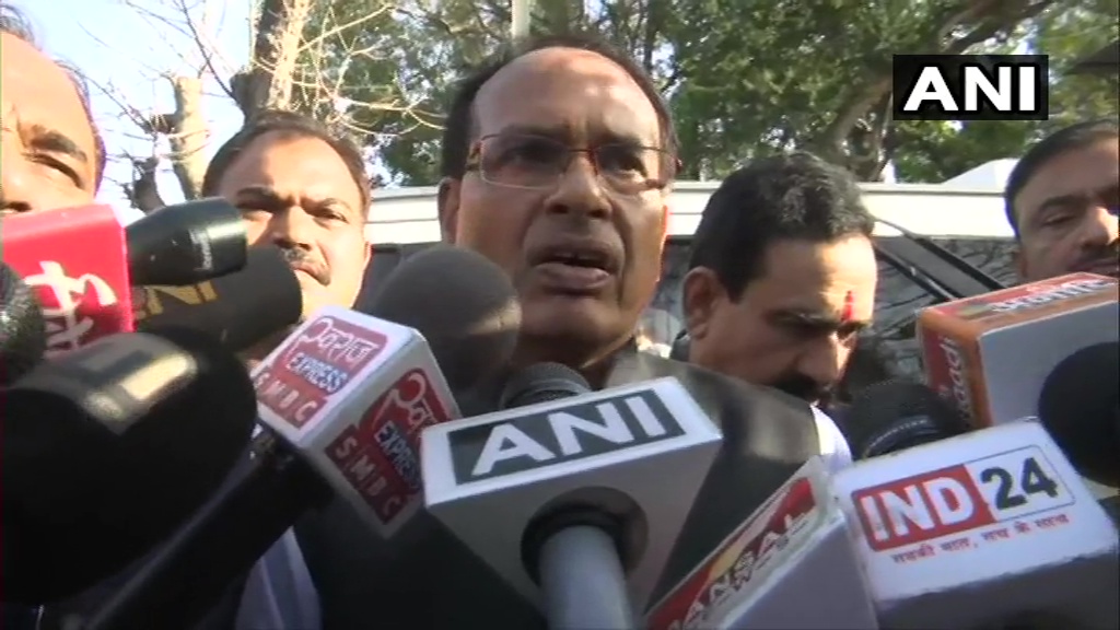 मध्य प्रदेश: फ्लोर टेस्ट की मांग लेकर राज्यपाल से मिले बीजेपी नेता