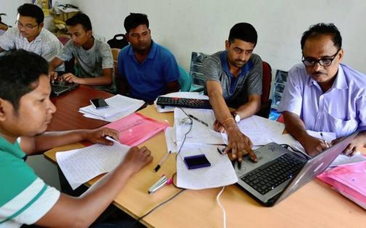 एनआरसी में बाहर किये गए लोगों को 20 मार्च से सरकार थमायेगी ‘रिजेक्शन स्लिप’