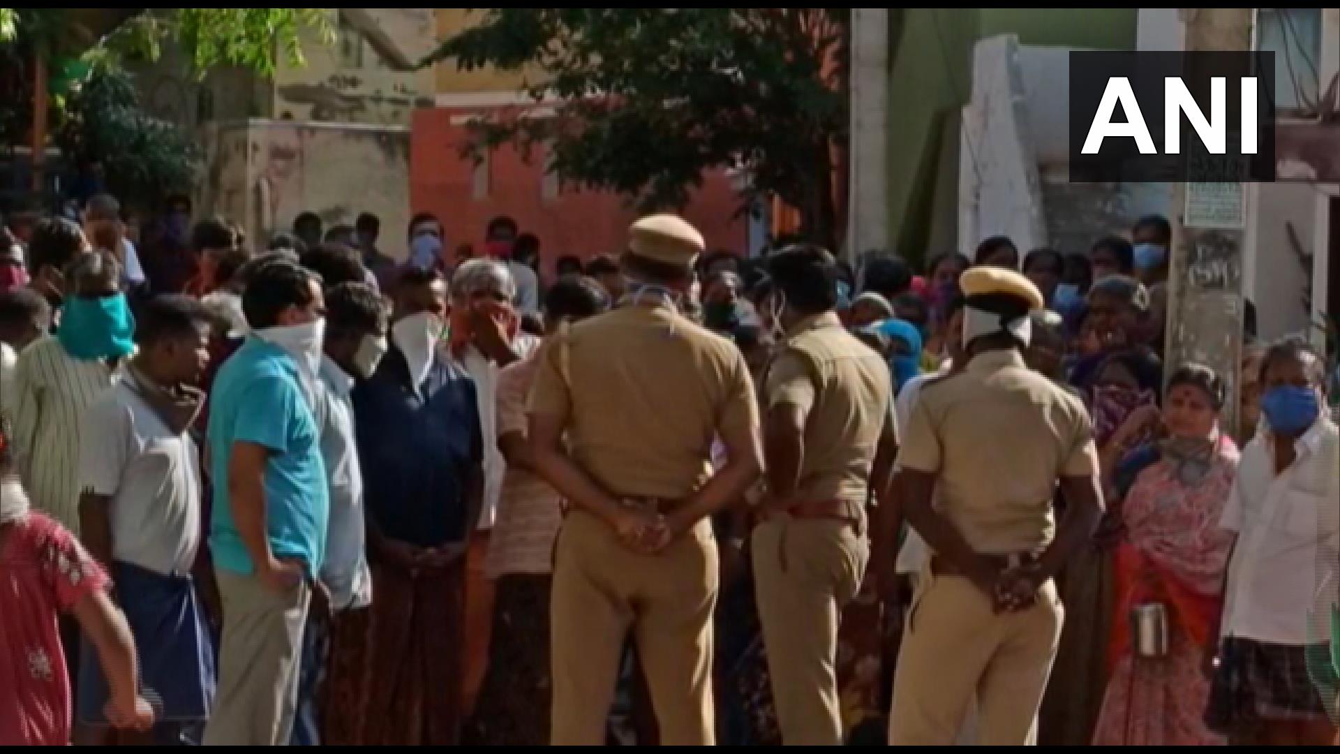 मदुरई में भूख से व्याकुल हुए दिहाड़ी मजदूरों का प्रदर्शन