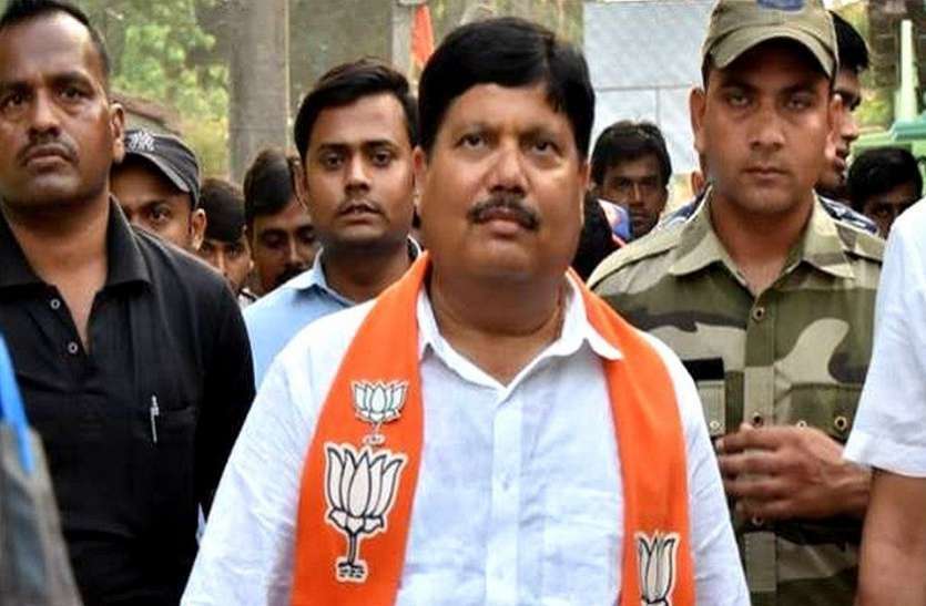 पश्चिम बंगाल: हिंसा भड़काने के आरोप में दो बीजेपी सांसद नामजद