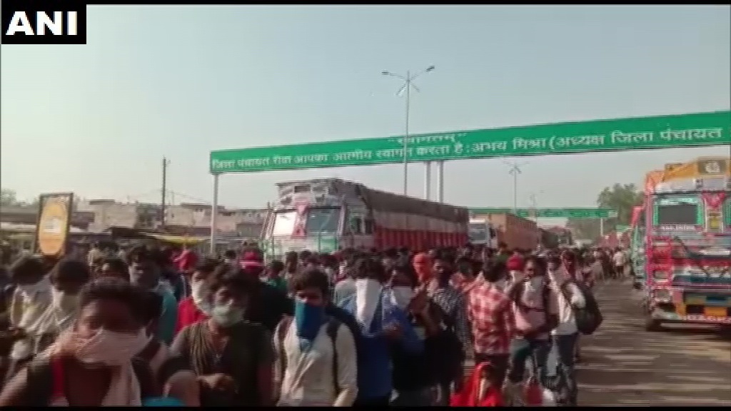 5 हज़ार से अधिक श्रमिकों ने बॉर्डर पर बेरिकेटिंग तोड़कर किया यूपी में प्रवेश
