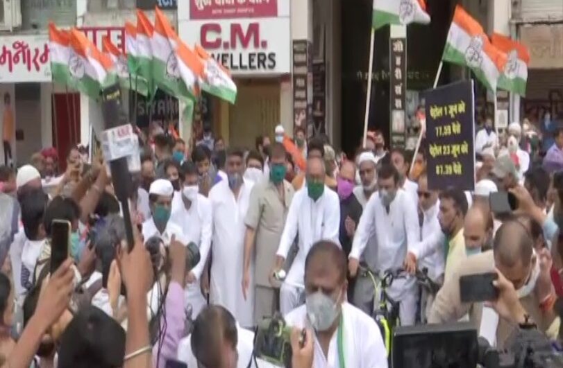 मोदी जी कहते हैं आपदा में अवसर, इसलिए बढ़ रहे तेल के दाम: दिग्विजय