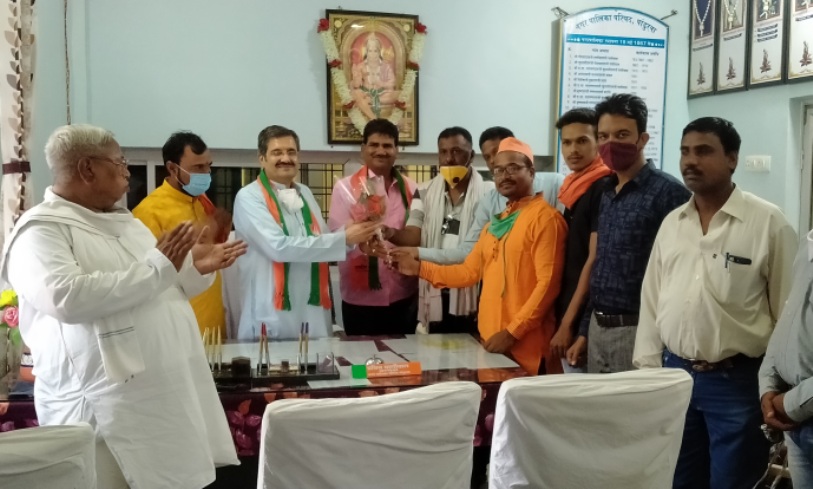 नगर पालिका अध्यक्ष का सभापतियों ने किया भव्य स्वागत