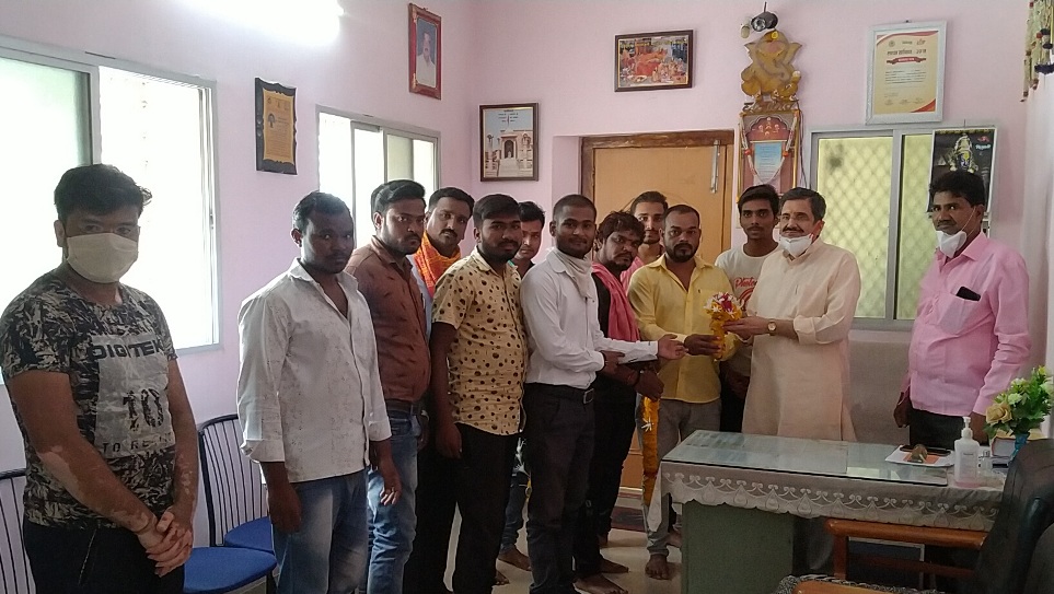 विहिप, बजरंग दल के प्रखंड संयोजक ने नगर पालिका अध्यक्ष का किया स्वागत