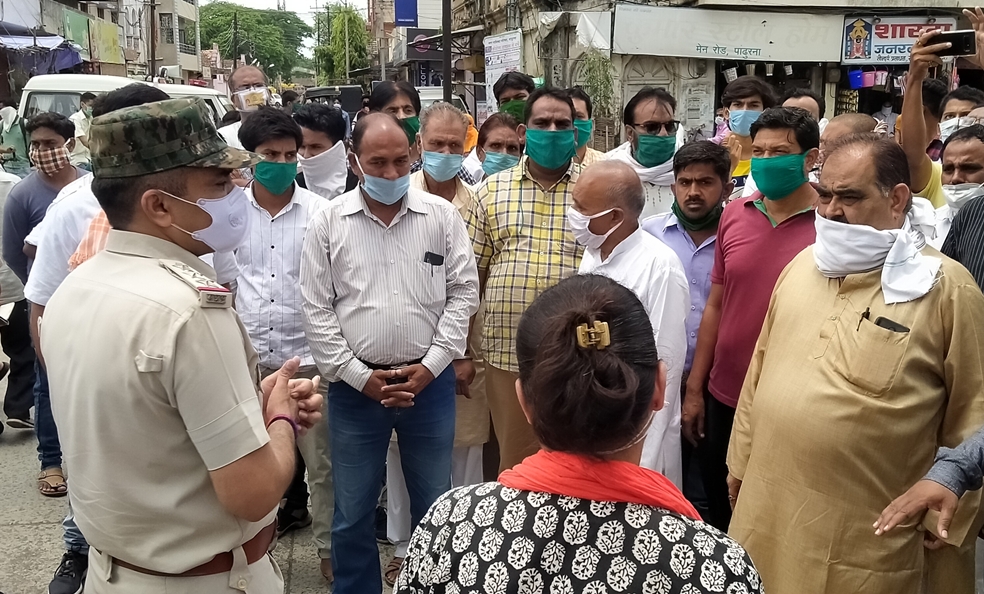 म.प्र: पुतला दहन की राजनीति, भाजपा ने कमलनाथ तो कांग्रेस ने शिवराज सरकार का पुतला फूंका