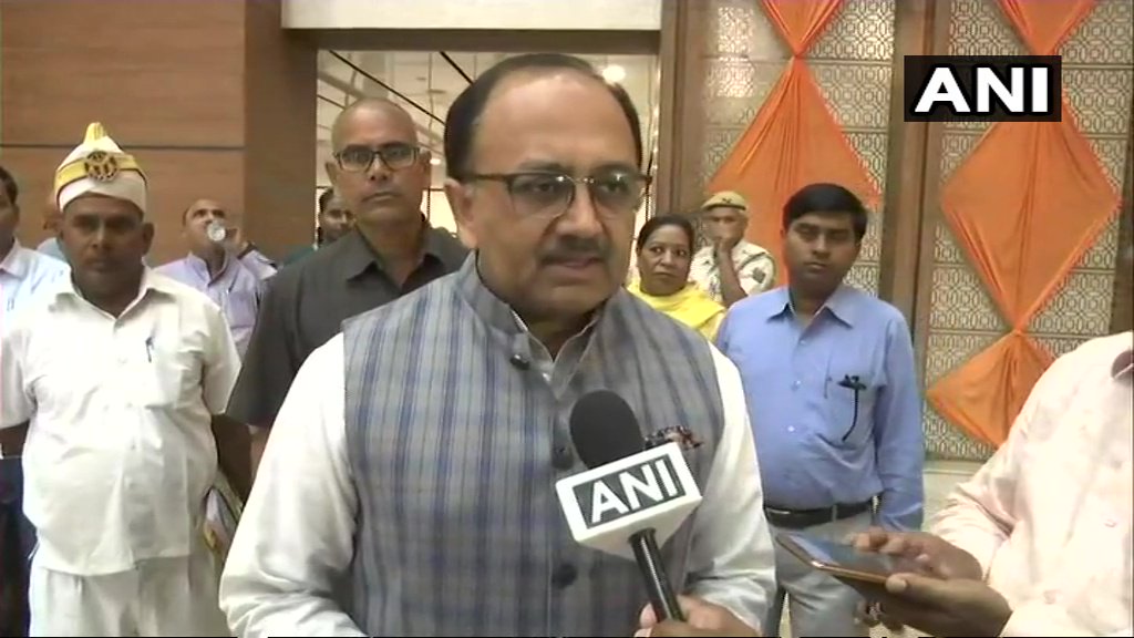 यूपी में अब बिना हेलमेट टू व्हीलर ड्राइविंग पर एक हज़ार का चालान