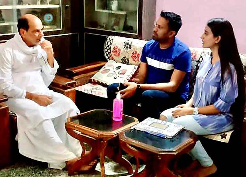 भोजपुरी एक्ट्रेस अक्षरा सिंह ने सुशांत सिंह राजपूत के परिजनों से मिलकर दी सांत्वना