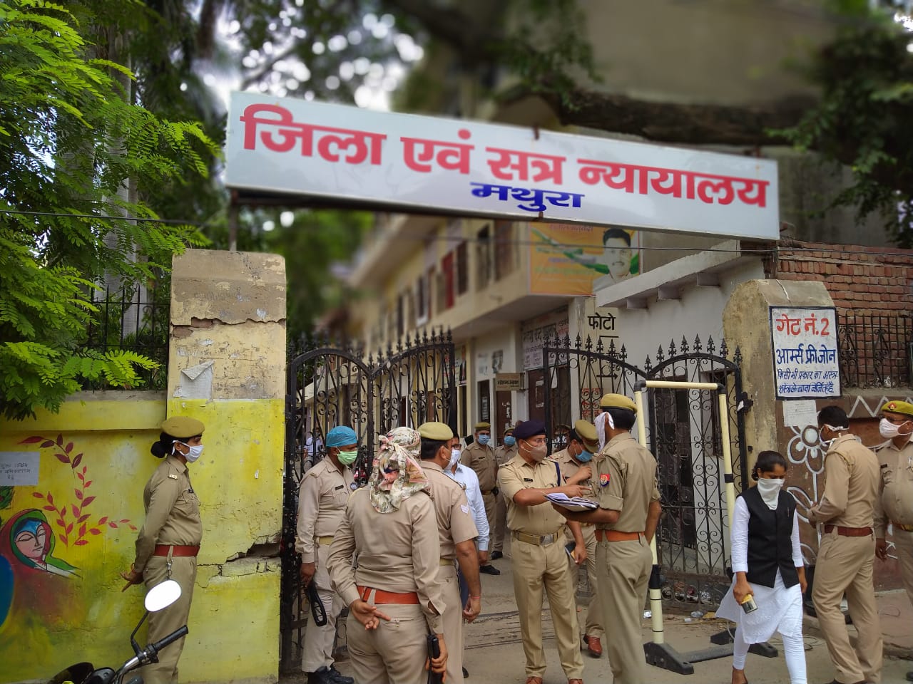 मथुरा कोर्ट ने दो जनवरी से शाही ईदगाह का सर्वे करने का आदेश दिया