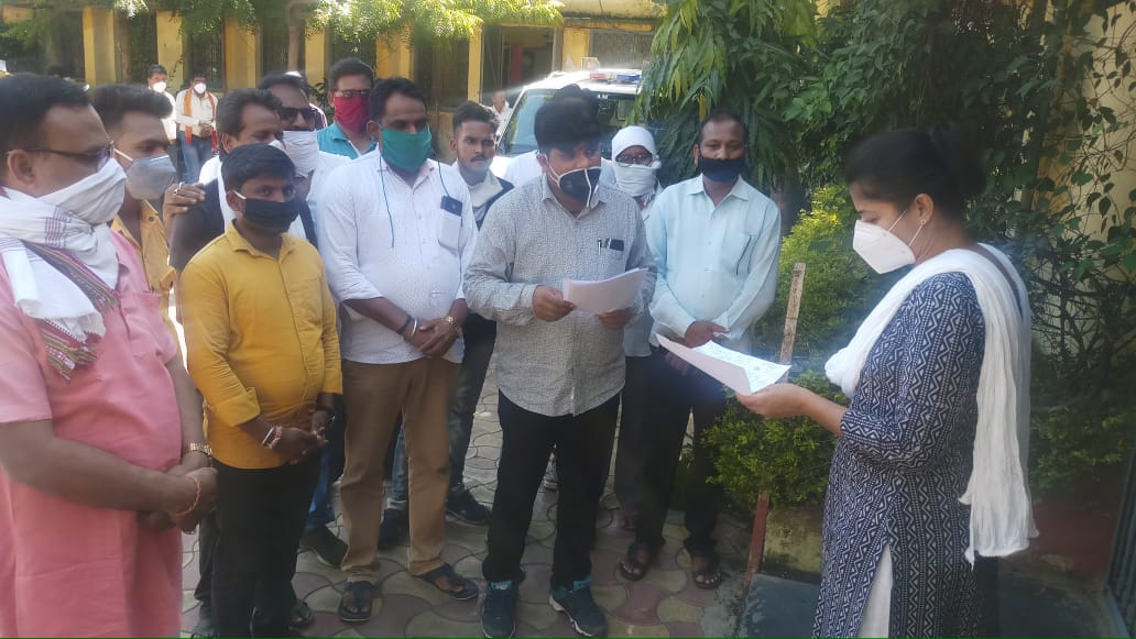 नगर कांग्रेस ने दिया ज्ञापन, यूरिया खाद की कमी को जल्द पूरा करें नही तो करेगे आंदोलन