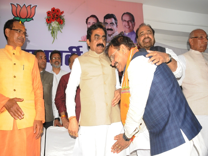 मध्य प्रदेश बीजेपी में घुसा कोरोना, शिवराज के बाद प्रदेश अध्यक्ष और महासचिव भी संक्रमित