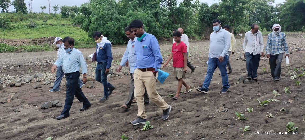 पुलिया निर्माण में लापरवाही, नाले का पानी किसानों के खेतों में घुसा, बर्बाद हुई फसलें