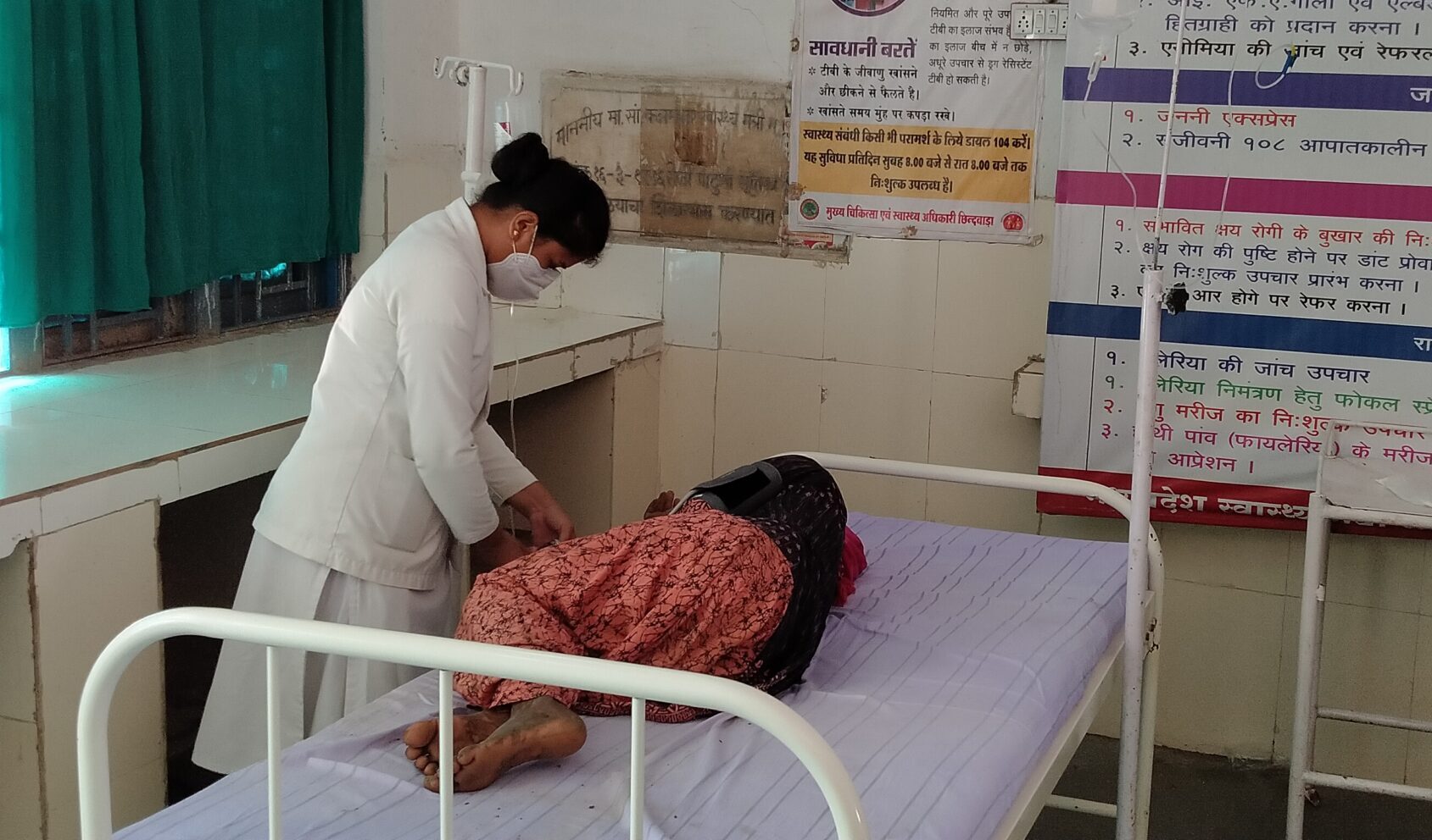 विवाहित महिला को खेत के कोठे पर बनाया बंधक, डायल100 की मदद से पहुंची अस्पताल