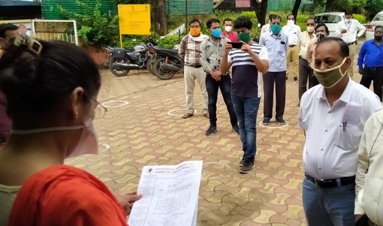 नपा के बड़े बाबू ने मारपीट के आरोपी को तत्काल गिरफ्तार करने की एसडीएम से लगाई गुहार