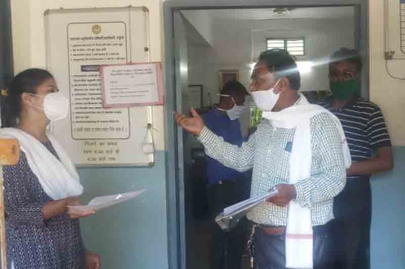 शिक्षक ने शिक्षा अधिकारी वानोडे पर लगाए आरोप, कहा ‘दबाव बनाते है’