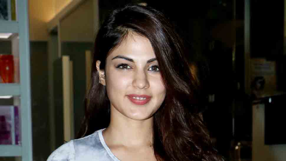 सुशांत सिंह राजपूत के पिता ने रिया चक्रवर्ती के खिलाफ दर्ज कराई एफआईआर