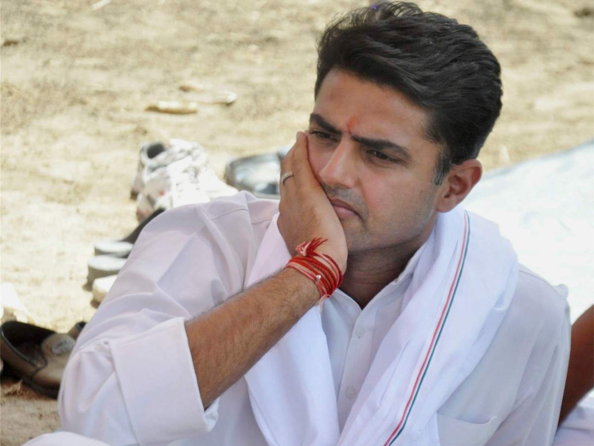 विधायक दल की बैठक से पहले गहलोत ने चला दांव, पायलट को रोकने की कोशिश जारी