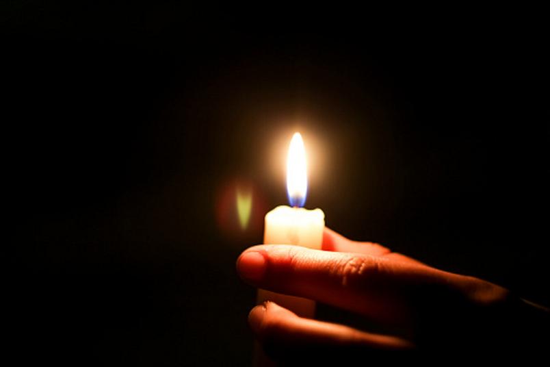 चोरी के आरोप में तीन बच्चो को नंगा कर पीटा, जलती हुई मोमबत्तियों से दागा