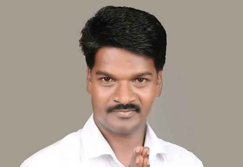 यूरिया की कमी को पूर्ण करने की मांग, जिला कलेक्टर को सौपा ज्ञापन