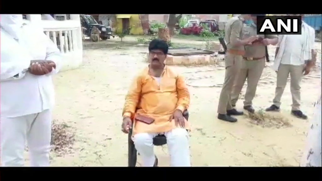 अलीगढ: बीजेपी एमएलए और थाना प्रभारी में मारपीट, थाना प्रभारी निलंबित