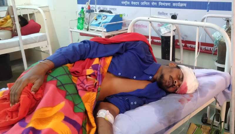 गोटमार मेले में सौ से अधिक घायल, समझौते पर पहुंचा प्लास का झंडा माता के दरबार