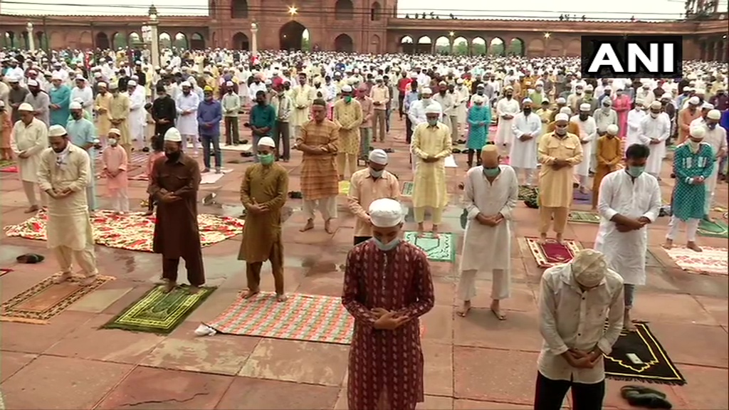 देशभर में मनाया जा रहा बकरीद का पर्व, जामा मस्जिद में हुई ईद की नमाज़